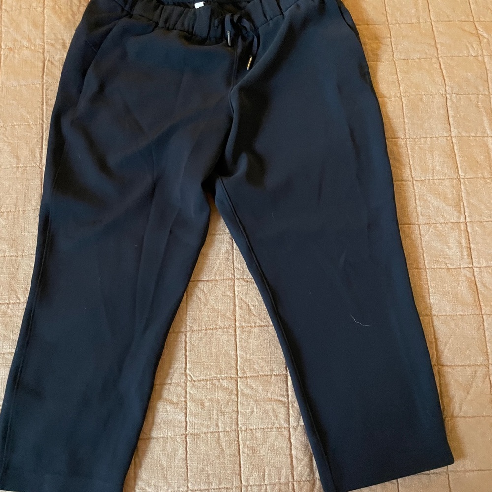 Lululemon Athletica women’s black cropped pants 10